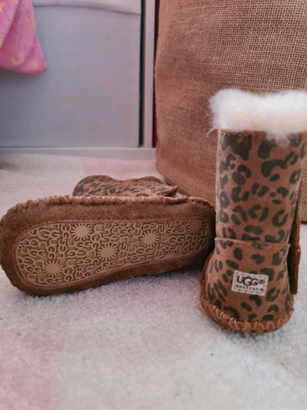ugg boots size 4